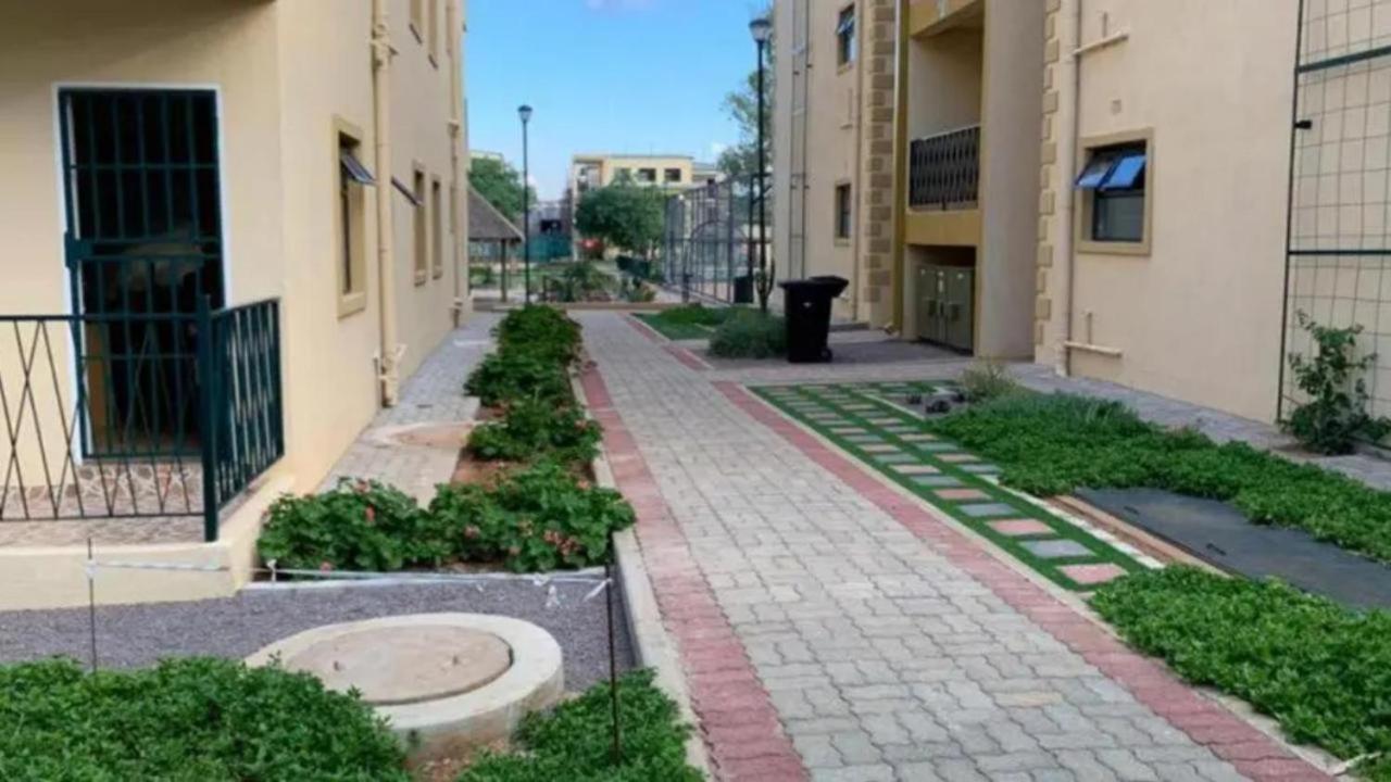 Apartamento 1 Bed Flat Perfect For Couples By Game City Mall Gaborone Exterior foto